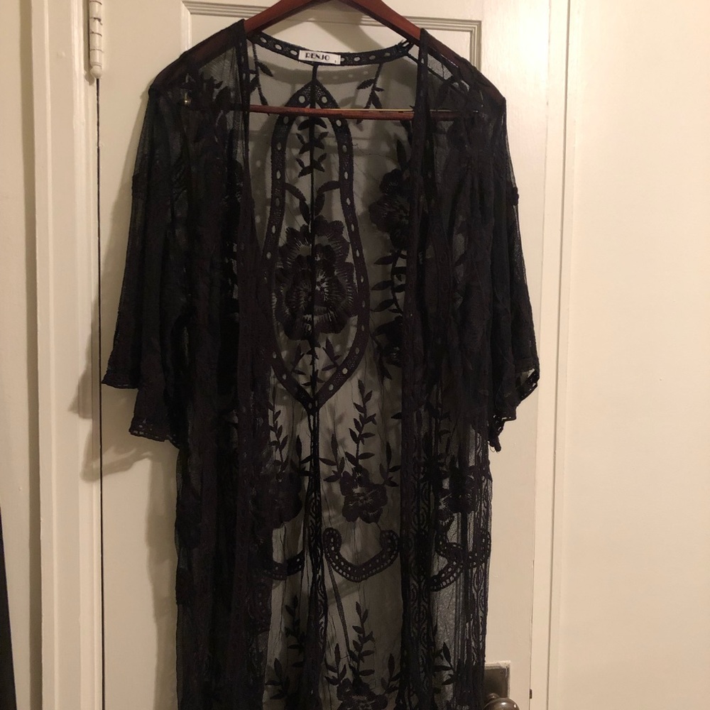 Floral embroidered kimono
